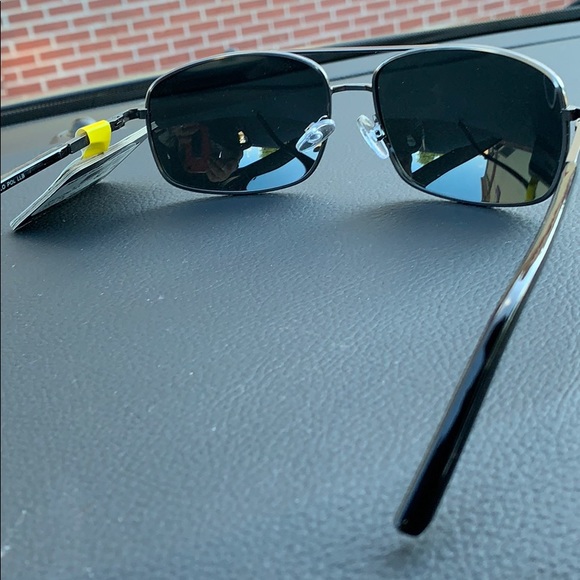 Foster Grant sunglasses 🕶 - Picture 4 of 8
